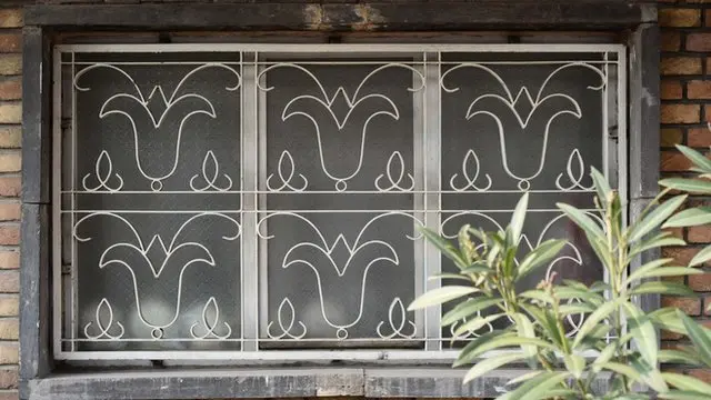 گلهایی که بیشباهت به گلهای قالی نیستند، یکی از منابع الهام طراحان حفاظها هستند