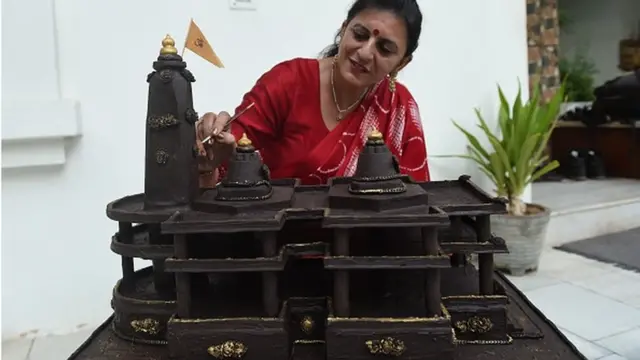 చాక్లెట్‌తో అయోధ్య ఆలయ నమూనా శిల్పాభట్
