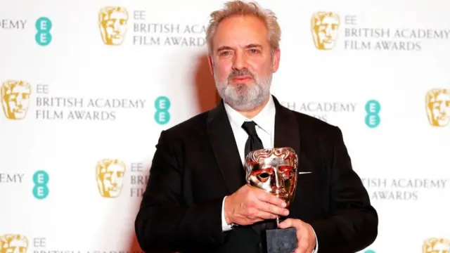 Sam Mendes con su premio Bafta