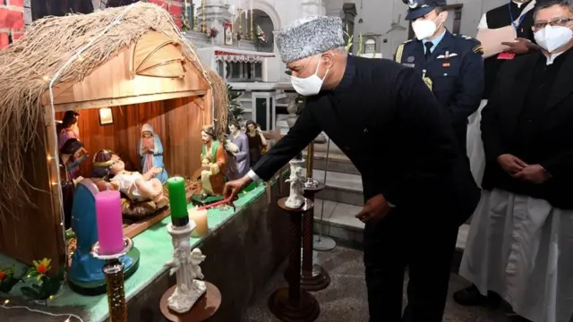 దిల్లీలోని సేక్రెడ్ హార్ట్ క్యాథెడ్రల్‌లో క్రిస్టమస్ సందర్భంగా ప్రార్థనలు చేసిన భారత రాష్ట్రపతి రామ్‌నాథ్ కోవింద్