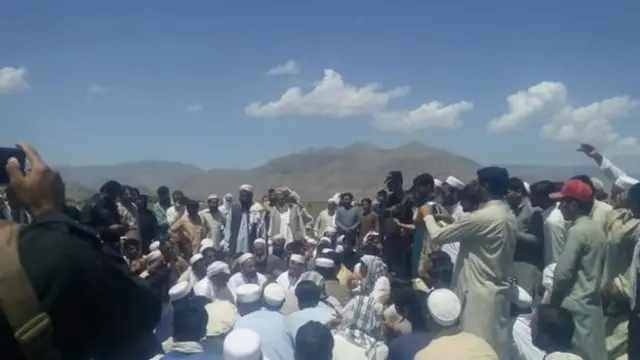 د سیمې اوسېدونکي ادعا کوي چې ښځې له ځانه د دفاع په خاطر سرتېری وژلی دی