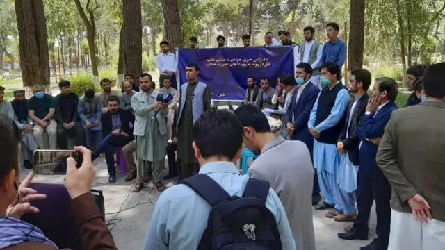 شماری از شهروند و فعالان جامعه مدنی در کابل گردهم آمده و خواستار برکناری محمد ذکریا سودا، والی بدخشان و معرفی او به دادستانی شدند