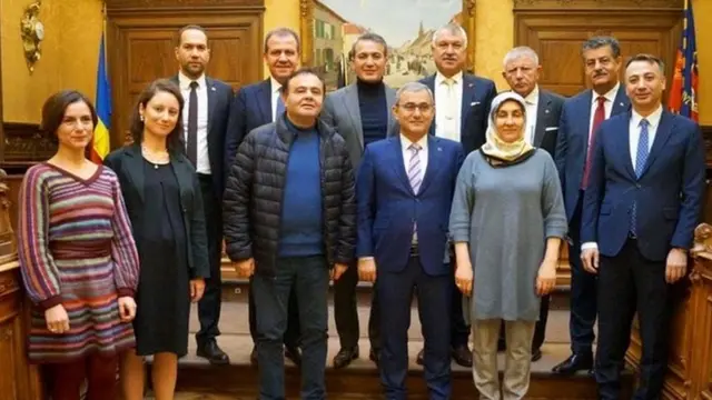 Emir Kır, Facebook'tan görüşme sonrası bu fotoğrafı paylaştı.