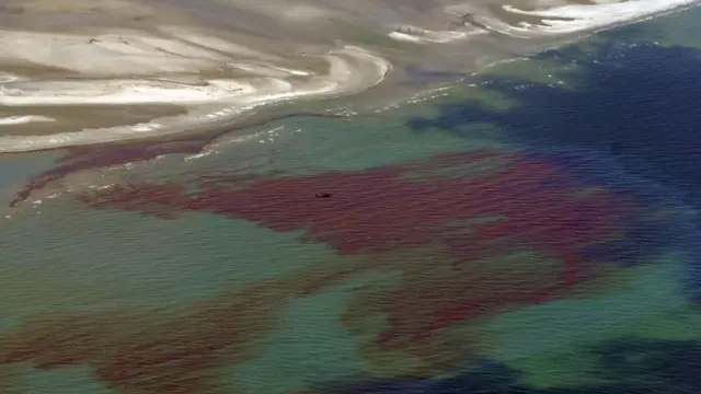 Manchaaposta basquete sportingbetóleo no Golfo do México após incidente com plataforma Deepwater Horizon