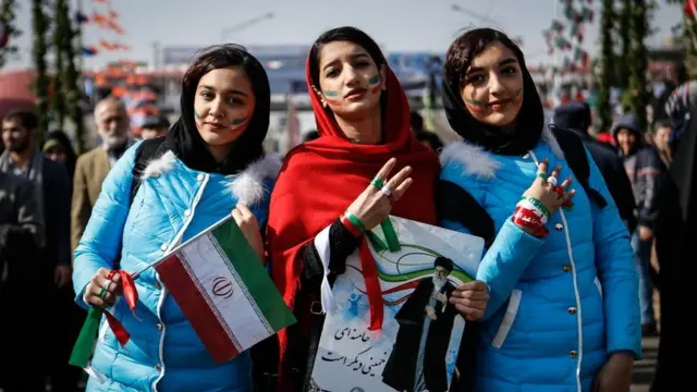 نوجوانانی که هنگام انقلاب به دنیا نیامده بودند