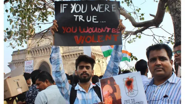 गेट वे ऑफ इंडियावर JNU हिंसाचाराविरोधात आंदोलन