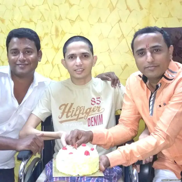 नागेश भोईर आणि त्याचे मित्र