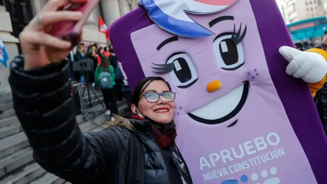 Manifestanteregras de aposta de futebolato pela nova Constituição