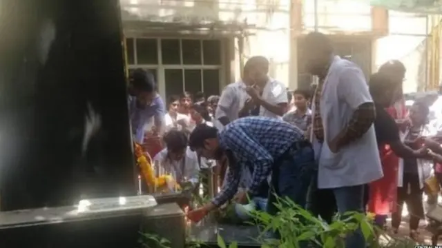 पायल तडवी को श्रद्धांजलि देते साथी डॉक्टर