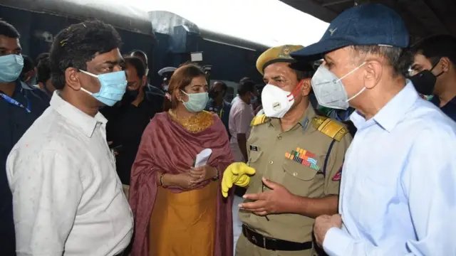 बीआरओ अधिकारियों के साथ झारखंड के मुख्यमंत्री हेमंत सोरेन