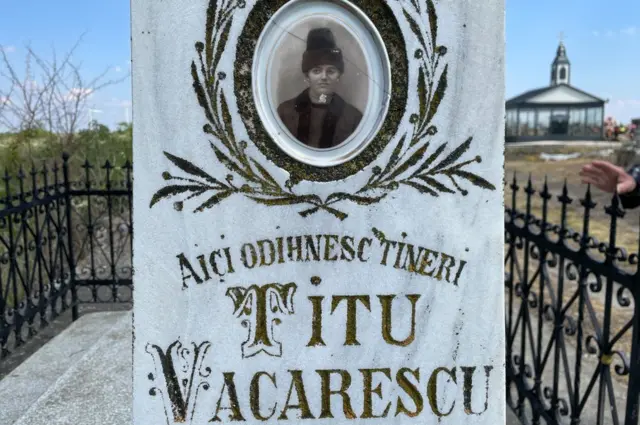 Spomenik Tituu Vakareskuu