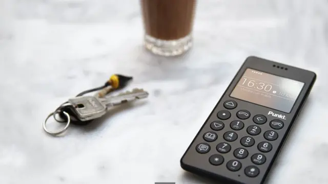 هاتف إم بي-01