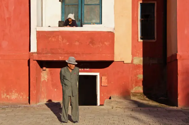 밀러는 자신이 만난 북한 주민들은 매우 친절하고 따뜻했으며 상냥한 사람들이었다고 회상했다