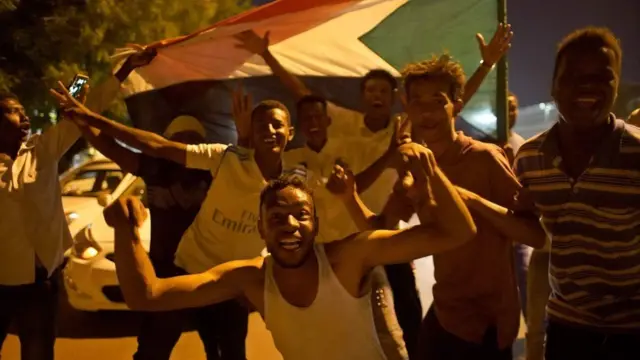 Dibadbaxayaasha Suudaan ayaa mudaharaadayay muddo todobaadya ah