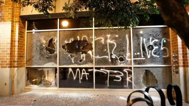 Vidrios destrozados en Charlotte