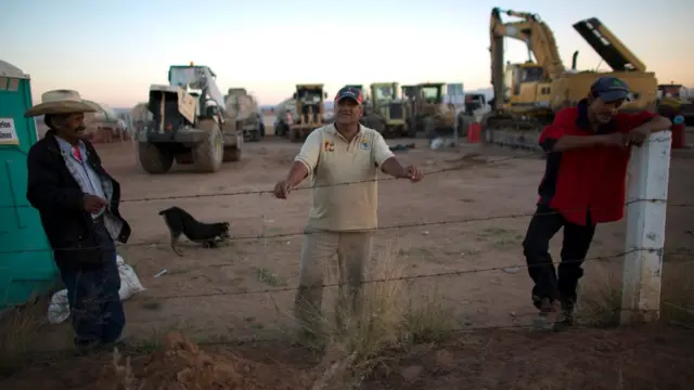 Vigilantes de la planta de Ford en Villa de Reyes, San Luis Postosí, México.