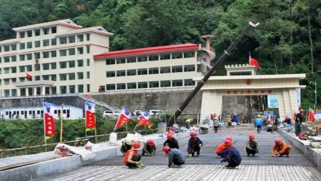 तातोपानी नाका त झन् सन् २०१५ को भूकम्प पश्चात् देखि नै स्वाभाविक गतिमा चल्न नसकेको बताइन्छ