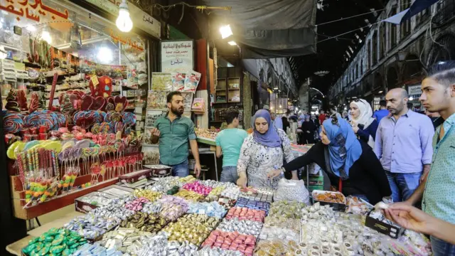 په ګڼو هېوادونو کې د اختر لپاره چمتوالی نیول شوي.