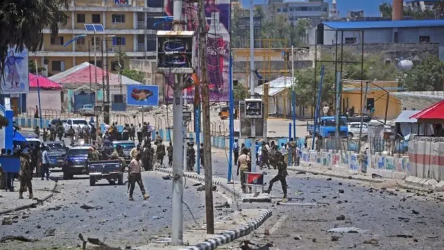 Ciidamada ammaanka oo jooga goobta qaraxa