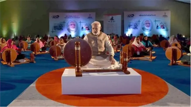 खादी के कैलेंडर में मोदी