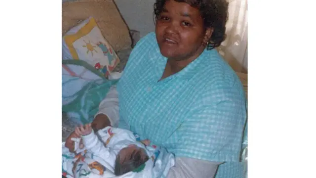 লাভোনা সলমনের সাথে নবজাতক মিশে