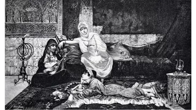 後宮中有不同出身、文化和年齡的女性。