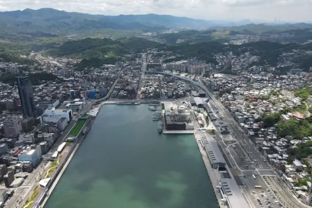 Uma vista aérea mostra o portobwin rouletteKeelungbwin roulette4bwin rouletteagostobwin roulette2022, enquanto a China realizava exercícios militaresbwin roulettetornobwin rouletteTaiwan