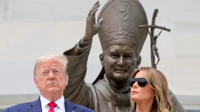 بنای یادبود ژان پل قدیس دومین مکان مذهبی است که ترامپ در دو روز گذشته از آن دیدن کرده است