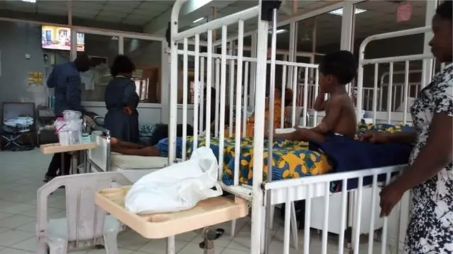 Student doctors start to dey attend to patients