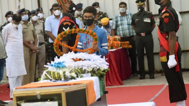 ہلاک ہونے والے فوجی کو خراج عقیدت