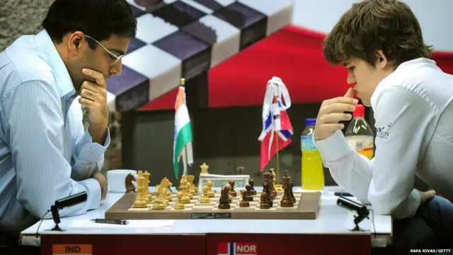 विश्वनाथन आनंद आणि मॅग्नस कार्लसन