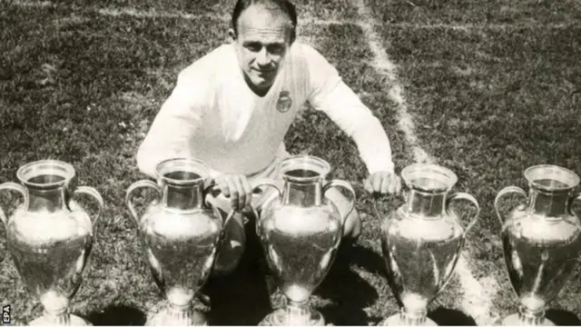 Di Stephano a conduit le Real Madrid à cinq sacres en Coupe d'Europe des clubs champions entre 1956 et 1960