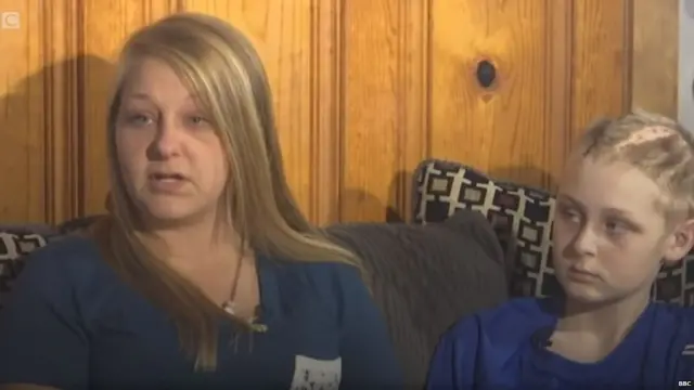 ट्रेंटॉन आई रिंडलसोबत.