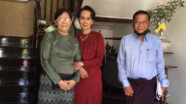 ဒေါ်အောင်ဆန်းစုကြည်နဲ့အတူတွေ့ရတဲ့ ဒေါက်တာဇော်မြင့်မောင်တို့ ဇနီးမောင်နှံ