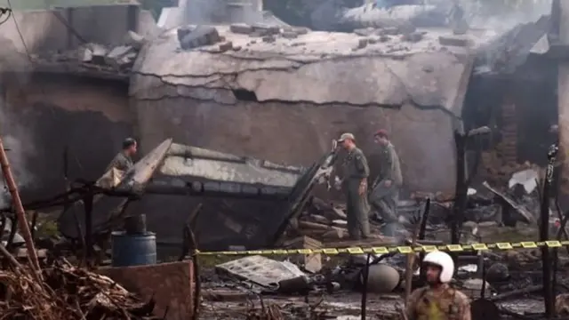 பாகிஸ்தான் விபத்து