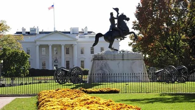 Estatua de Jackson frente a la Casa Blanca.