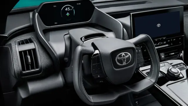 می‌توان برای ماشین فرمانی شبیه به سکان هواپیما سفارش داد