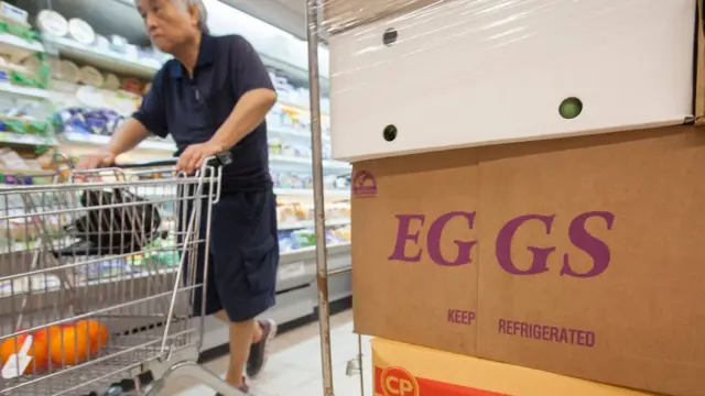 8月份比利时、荷兰等欧洲国家曝光受到化学品污染的"毒鸡蛋"问题，香港政府严查从欧洲进口的鸡蛋