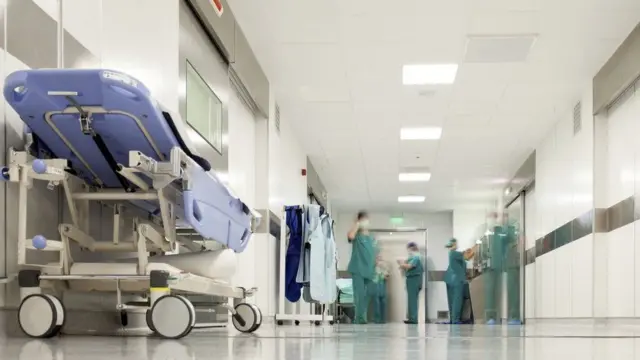 Число госпитализаций с Covid-19 в Британии пошло на спад
