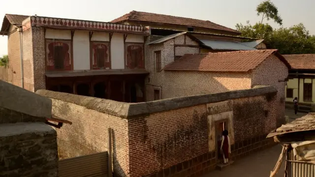 मेणवलीमधला नाना फडणवीसांचा वाडा