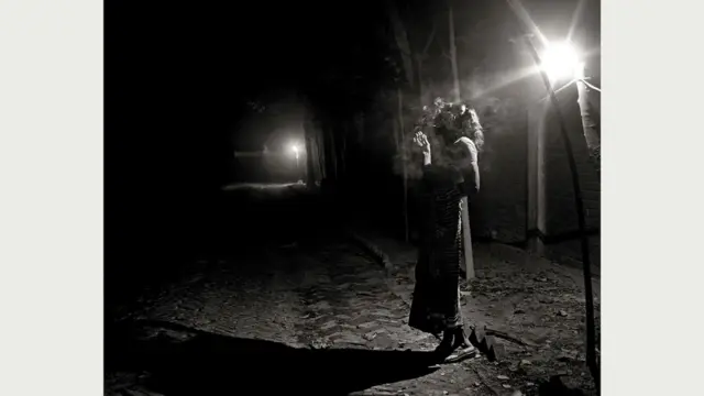 Панна (52 года) в ожидании клиента в один из зимних вечеров