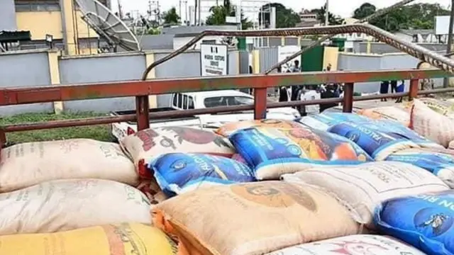 Apo irẹsi ti wọn ko de iwaju ileeṣẹ aṣọbode