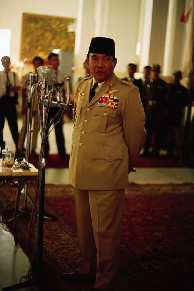 Sukarno, relief Sarinah