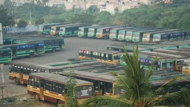 வெறிச்சோடி இருக்கும் ஈரோடு பேருந்து நிலையம்