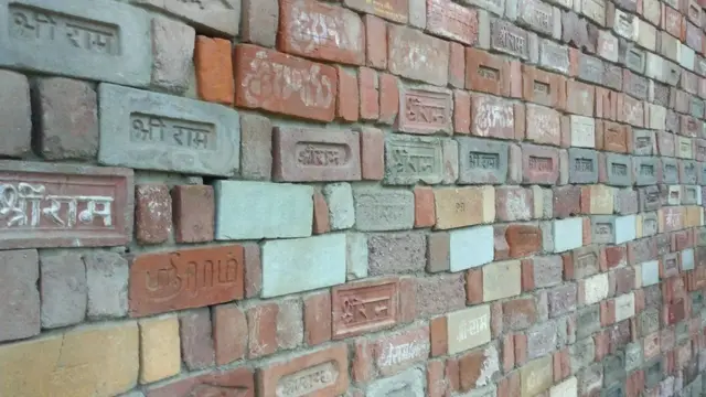 રામ મંદિરના નિર્માણ માટેની ઈંટોનો ફોટોગ્રાફ