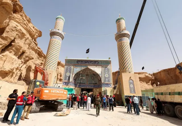 زیارتگاه چشمه امام علی در حدود سی کیلومتری شهر کربلا قرار دارد.