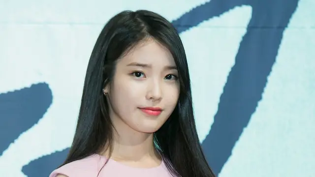 가수 아이유의 소속사는 지난 25일 "악플러들이 법적 조치를 받을 수 있도록 최선을 다할 것이며 이 과정에서 그 어떠한 선처나 합의 없이 더 강력하게 대응할 것"이라고 말했다