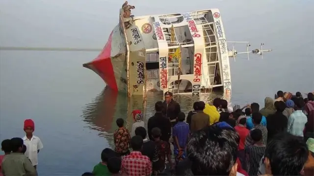 ২০০৯ সালে ভোলার কাছে ডুবে যায় এমভি কোকো-৪ লঞ্চ।