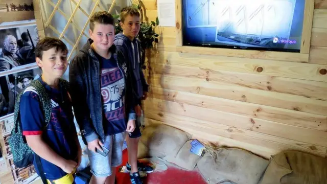 Тео, Гаэль и Маэль на презентации