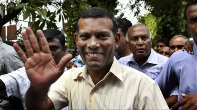 බලයෙන් පහ කෙරුණ හිටපු ජනාධිපති මොහමඩ් නෂීඩ්